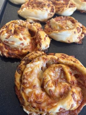 Pizzasnegl m. pepperoni