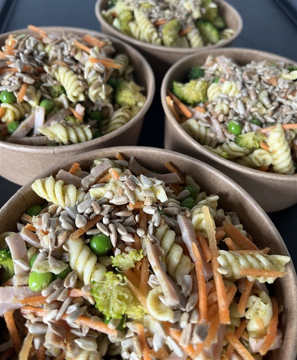 Pastasalat m. skinke/pesto